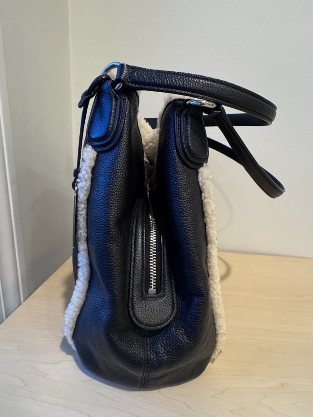 Coach Edie 31 Shoulder Bag β Black Leather & Shearling β CBV38 π₯ - Picture 6 of 16